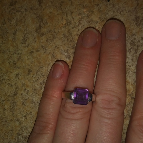 Silver ring. Size 5.  Purple stone - Picture 6 of 6